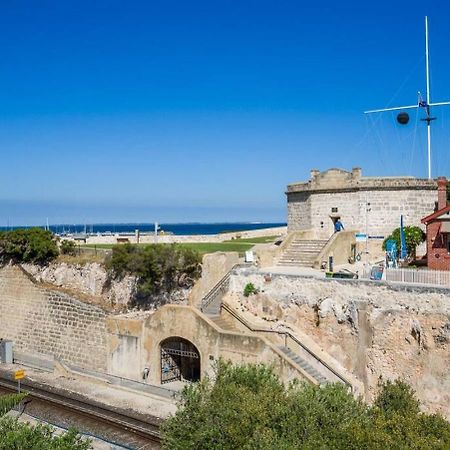 West End Warehouse Historical Opposite Beach Фрімантл Екстер'єр фото